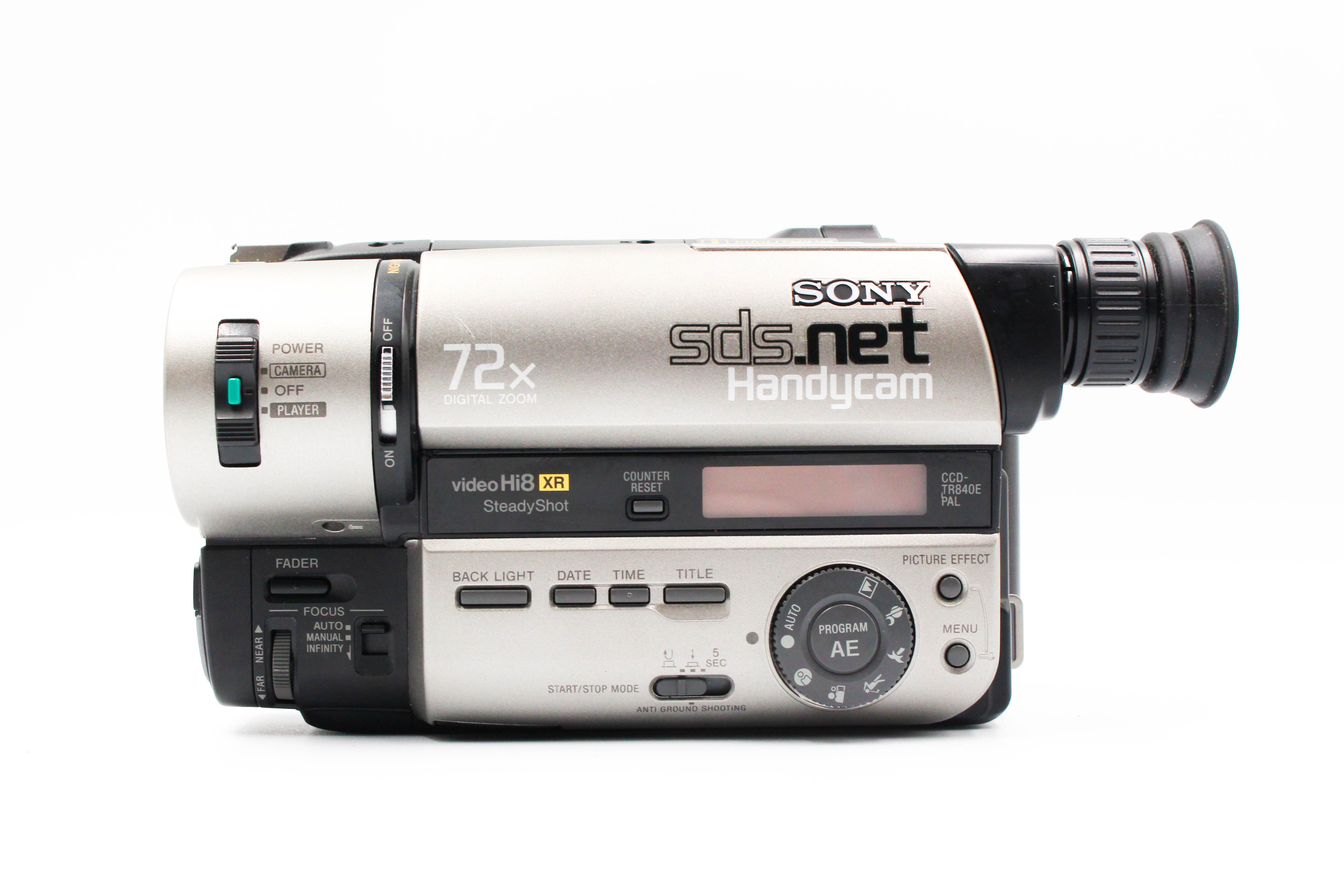 Sony CCD-TR840E Hi8 Video8 Handycam Handycam Video Camcorder Camera
