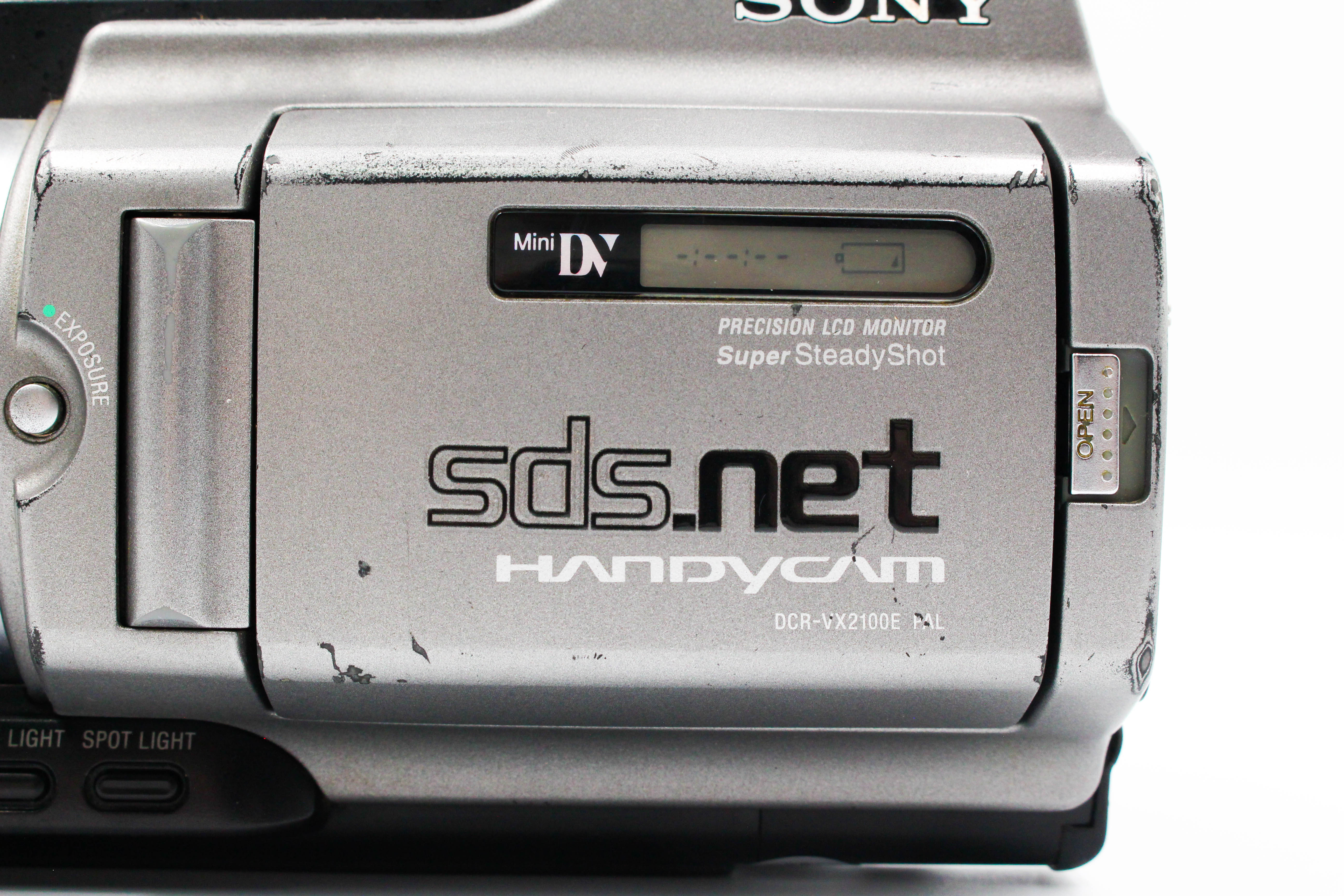 Sony DCR-VX2100E MiniDV Handycam Digital Video Camera Camcorder