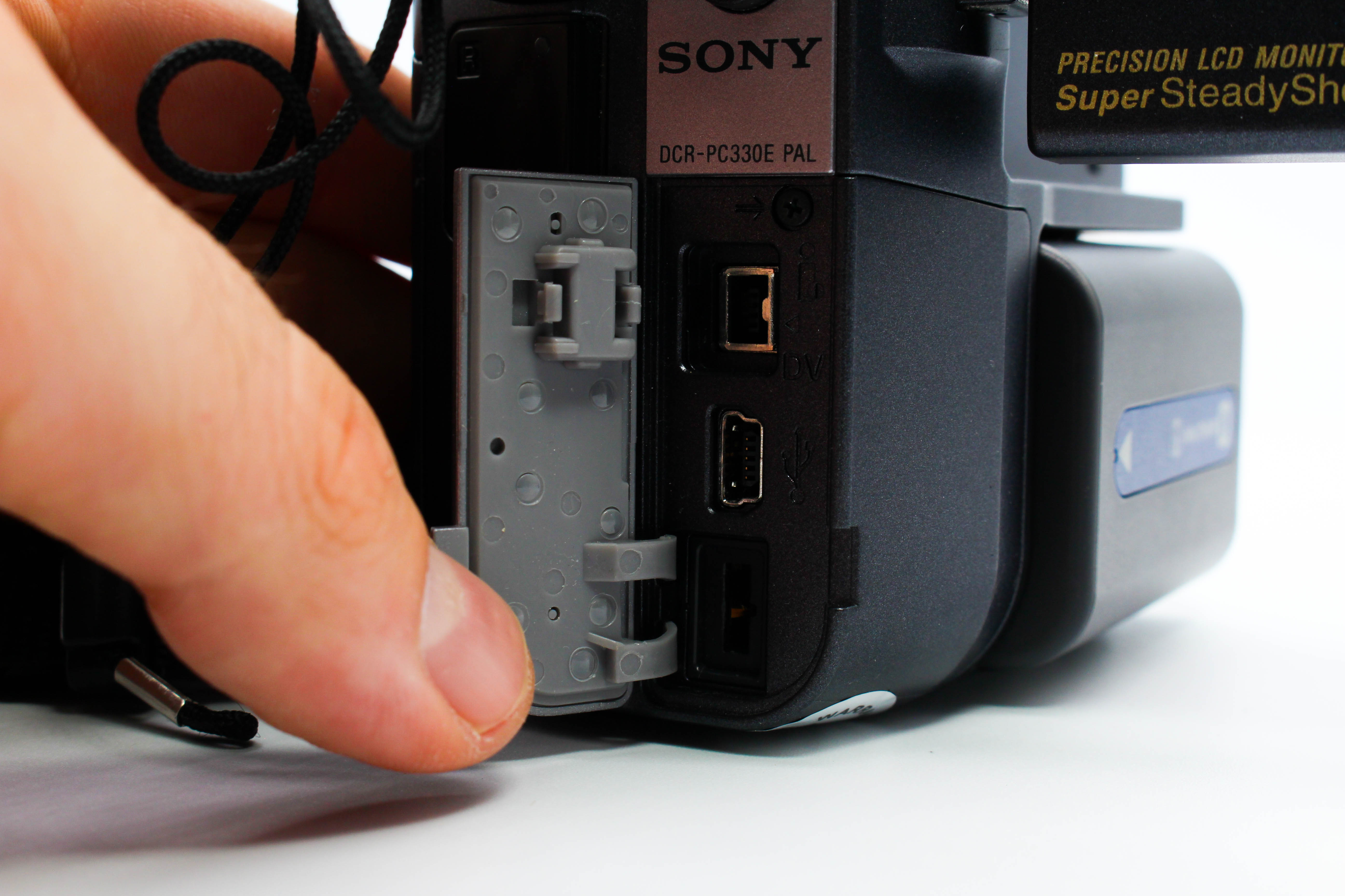 Sony DCR-PC330E MiniDV Video Handycam Camcorder Camera - Tested Bundle Good