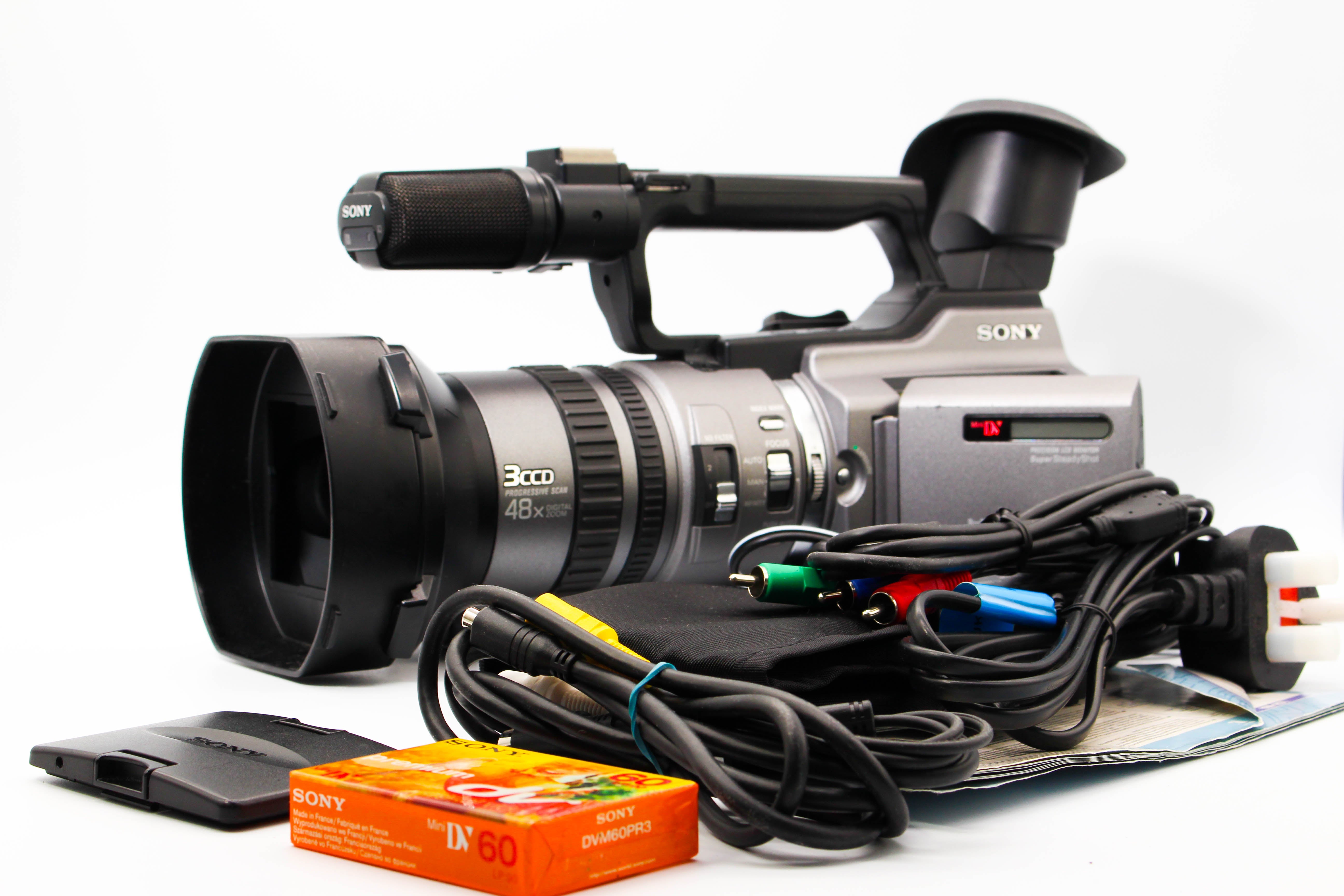 Sony DCR-VX2100E MiniDV Handheld Digital Video Camera Camcorder - Tested Bundle Excellent