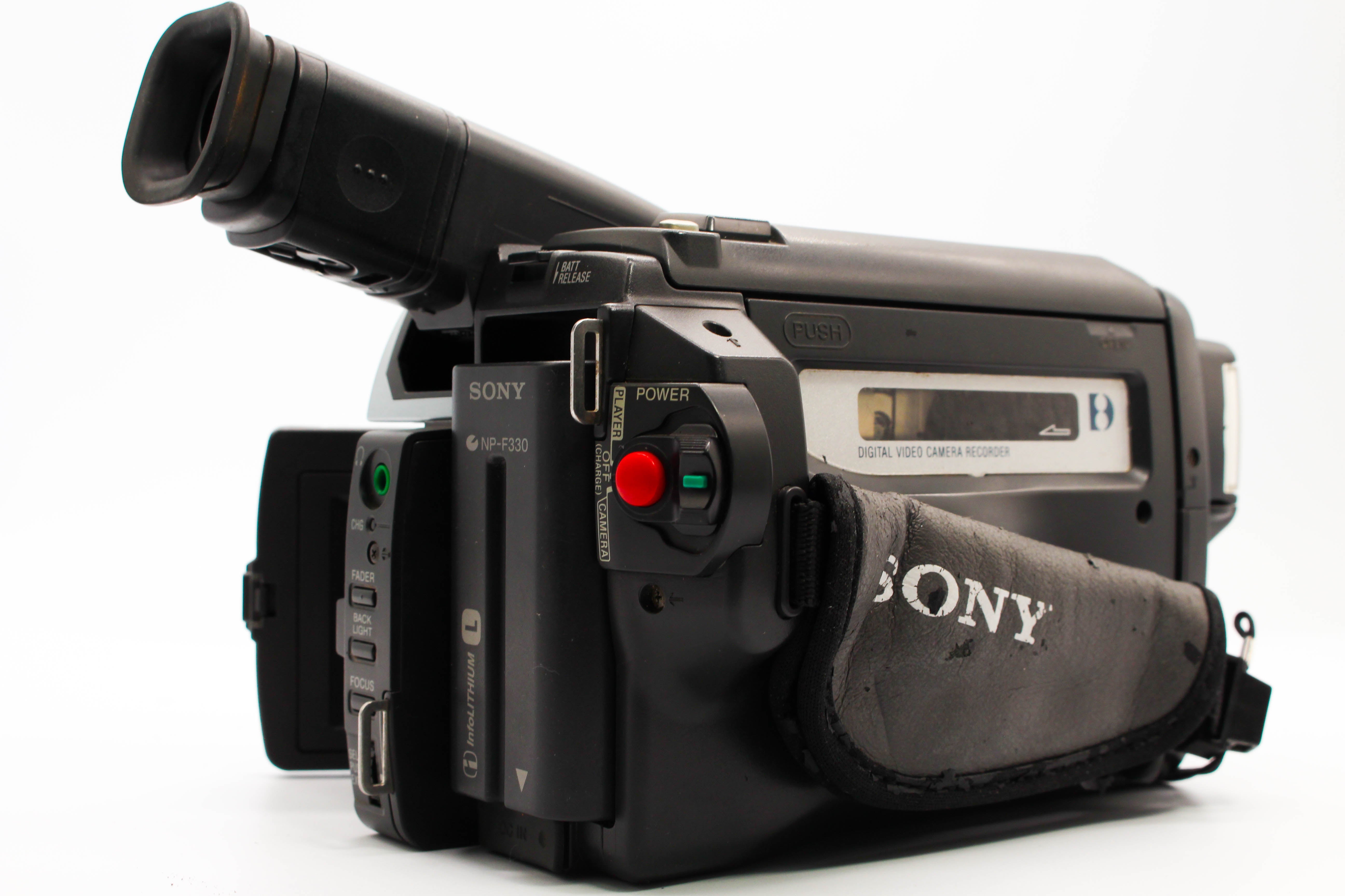 Sony DCR-TRV130E Digital8 8mm Handycam Camera Digital Video Camcorder - Tested Bundle Excellent