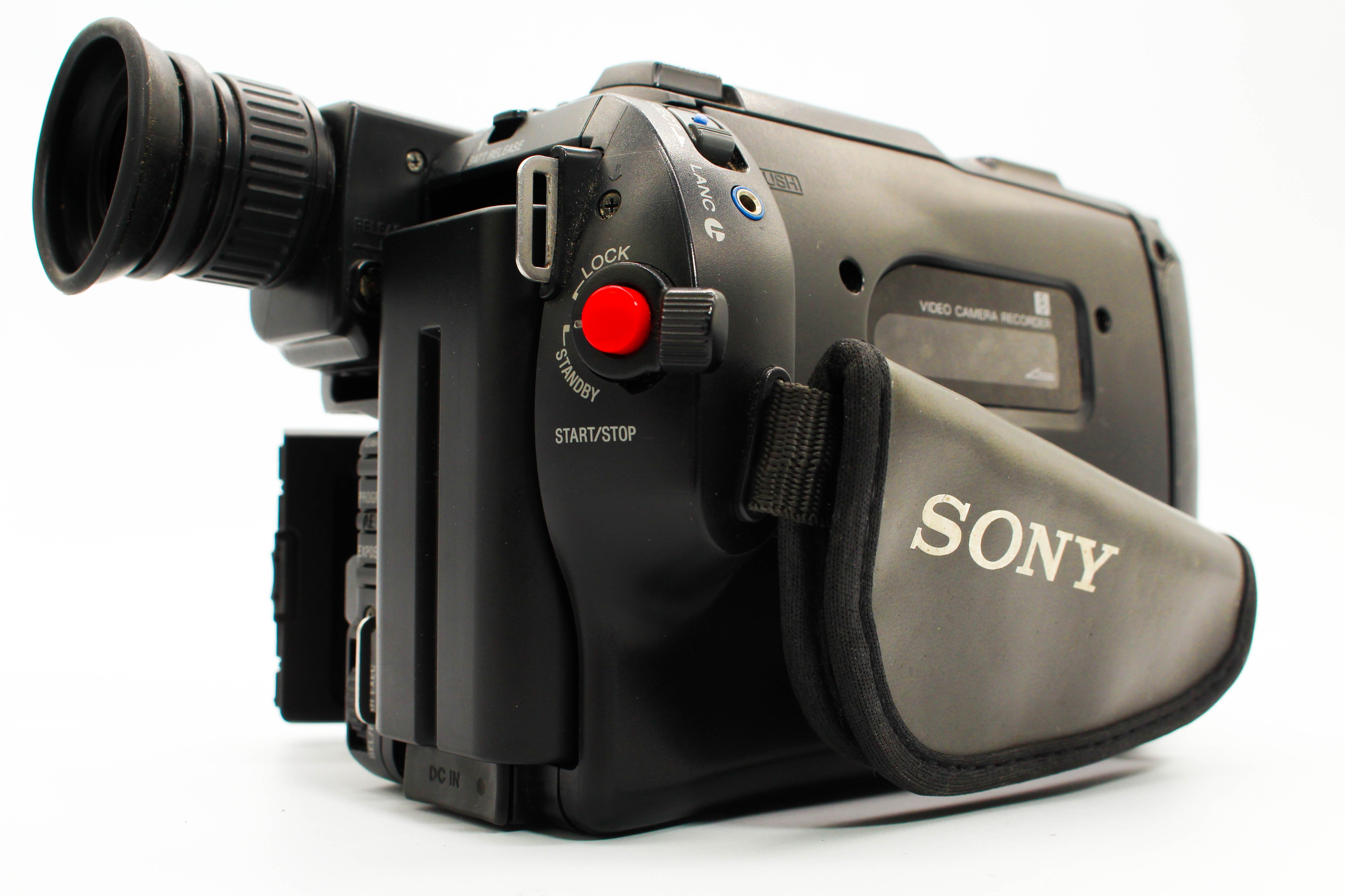 Sony CCD-TR735E Hi8 8mm Handycam Camera Analog Video Camcorder - Tested Bundle Excellent