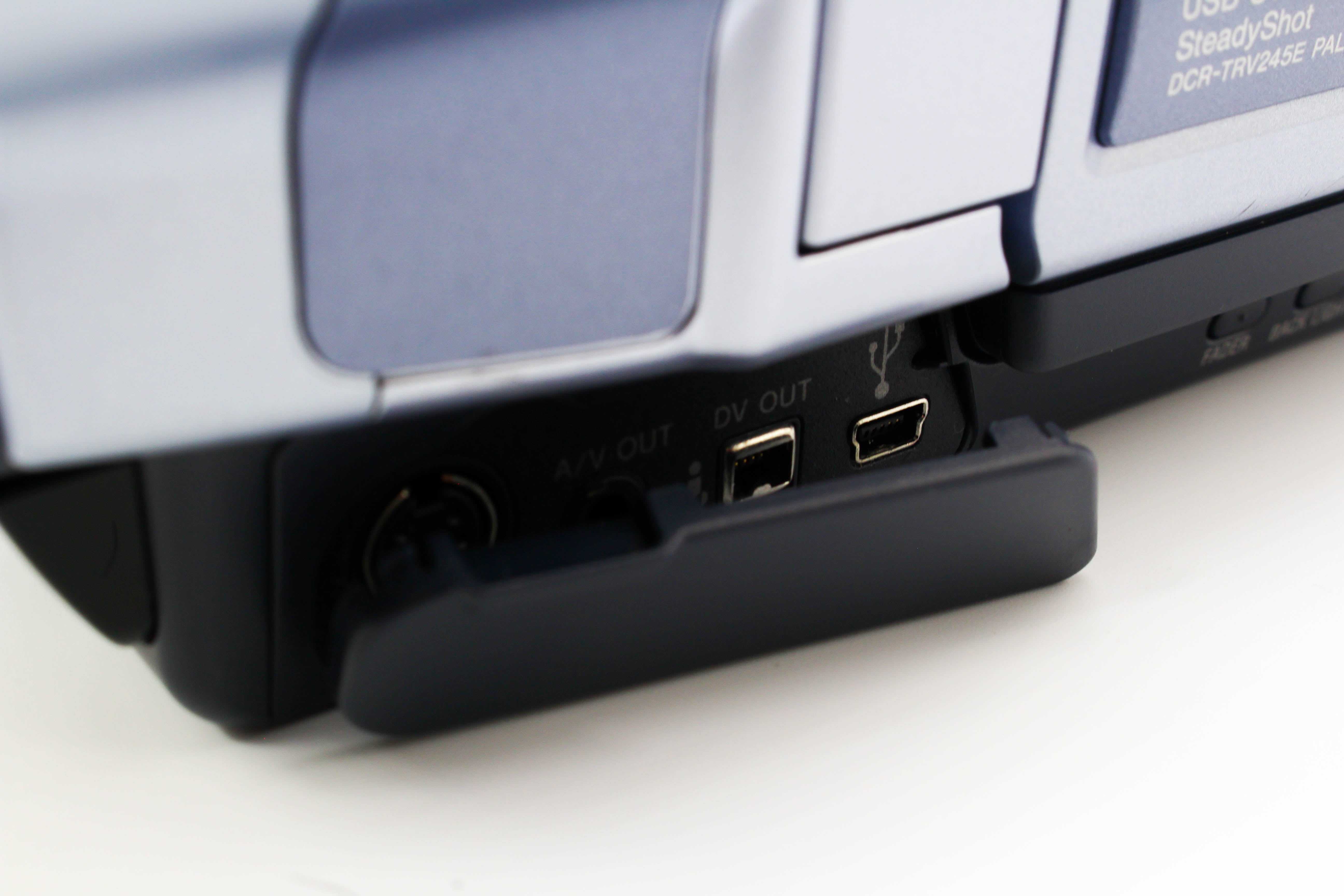 Sony DCR-TRV245E Digital8 Hi8 Video8 Handycam Tape Digital Video Camcorder - Tested Bundle Excellent