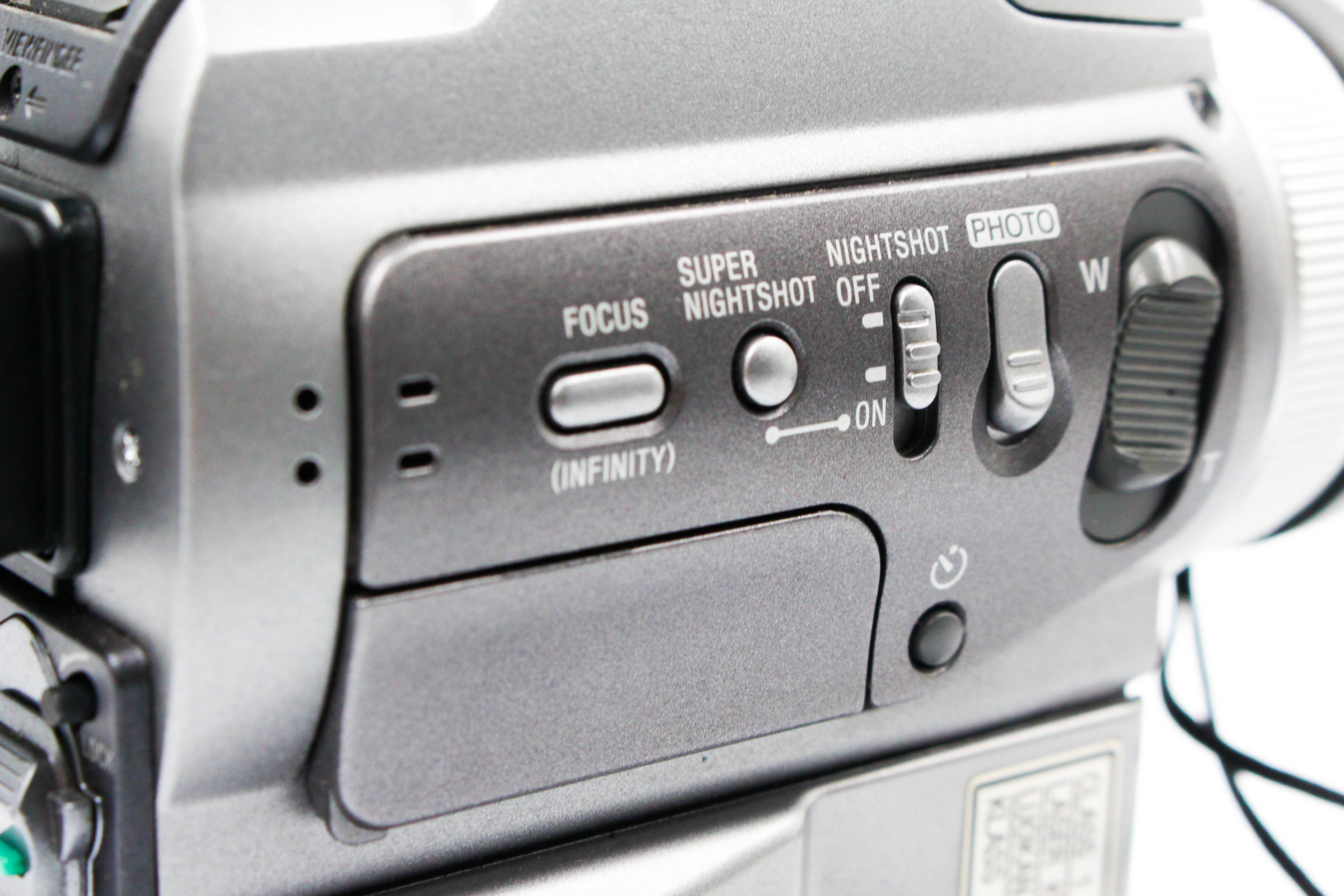 Sony DCR-PC120E MiniDV Handycam Digital Video Camera Camcorder