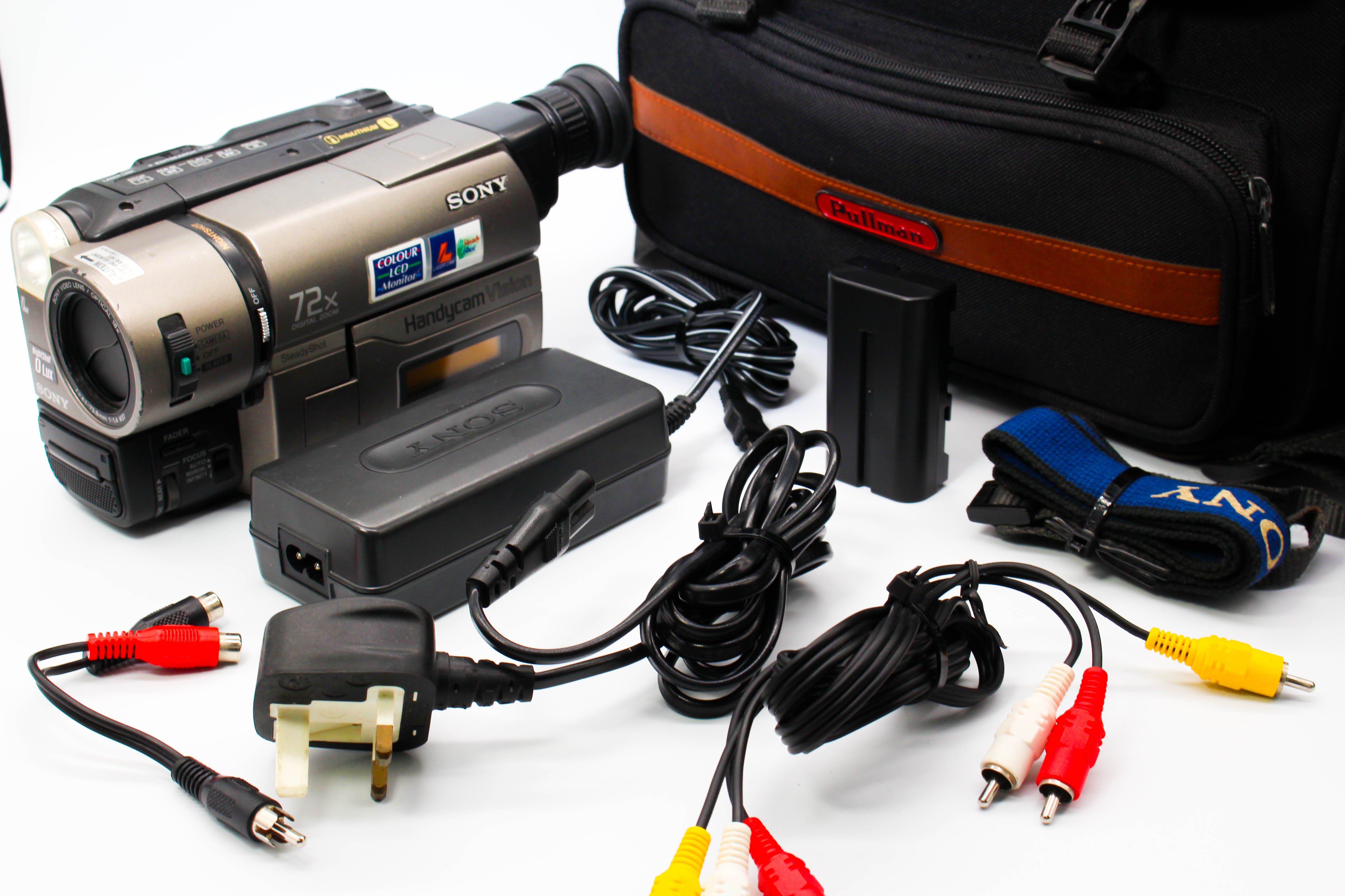 Sony CCD-TRV46E Hi8 Video8 8mm Handycam Camcorder Camera - Tested Bundle Excellent