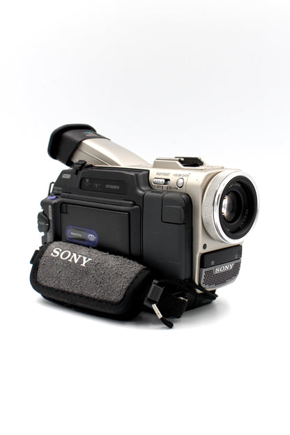 Sony DCR-TRV10E MiniDV Digital Video Camcorder