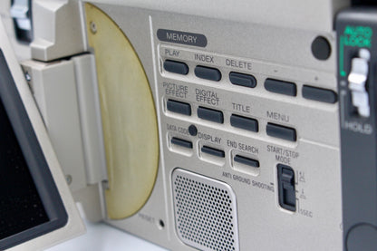 Sony DCR-TRV900E MiniDV Digital Video Camcorder