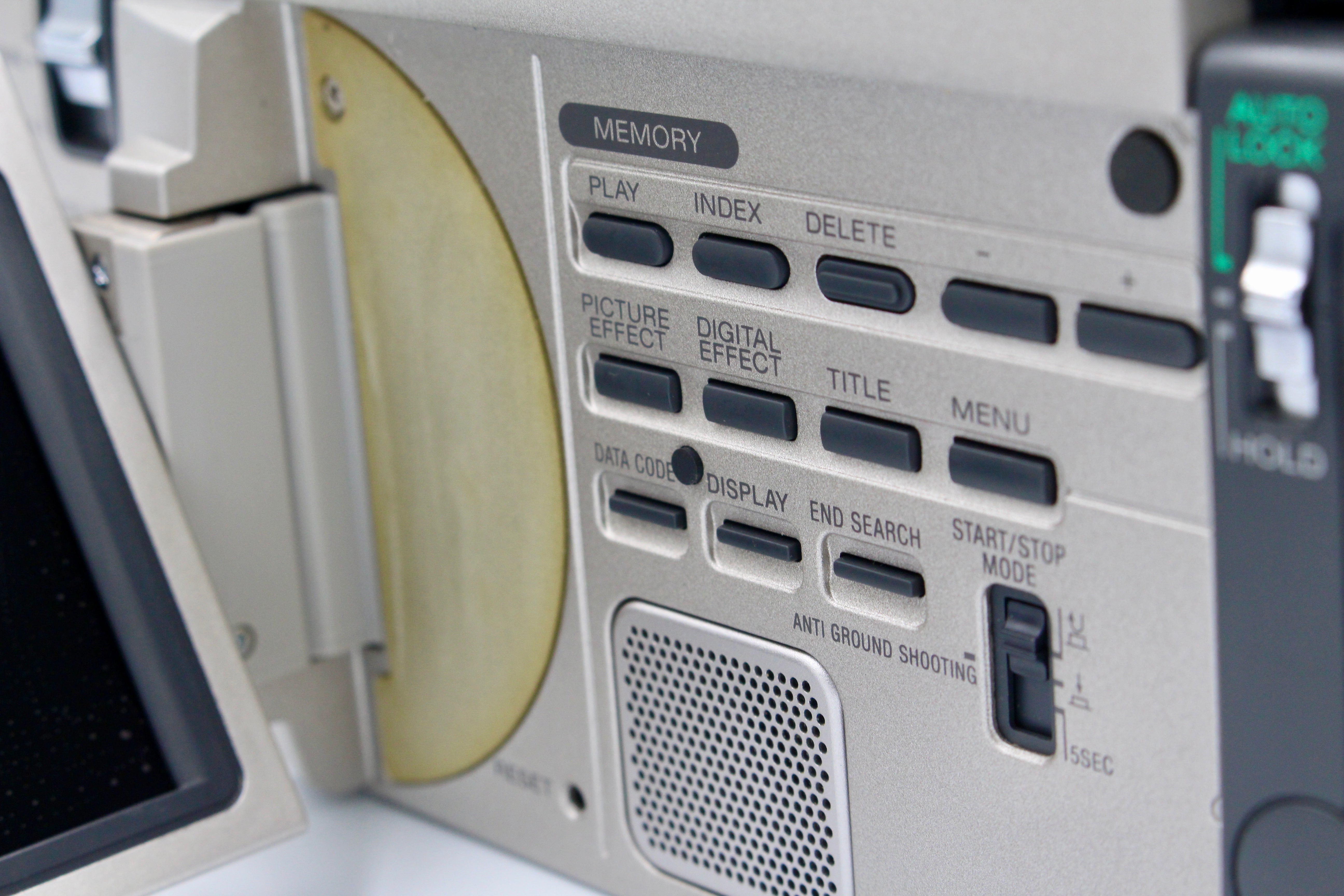 Sony DCR-TRV900E MiniDV Handycam Digital Video Camcorder Camera - Tested Bundle Excellent