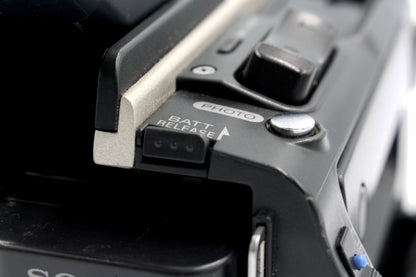 Sony DCR-TRV900E MiniDV Digital Video Camcorder