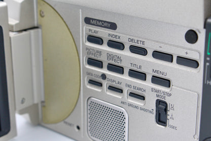 Sony DCR-TRV900E MiniDV Digital Video Camcorder