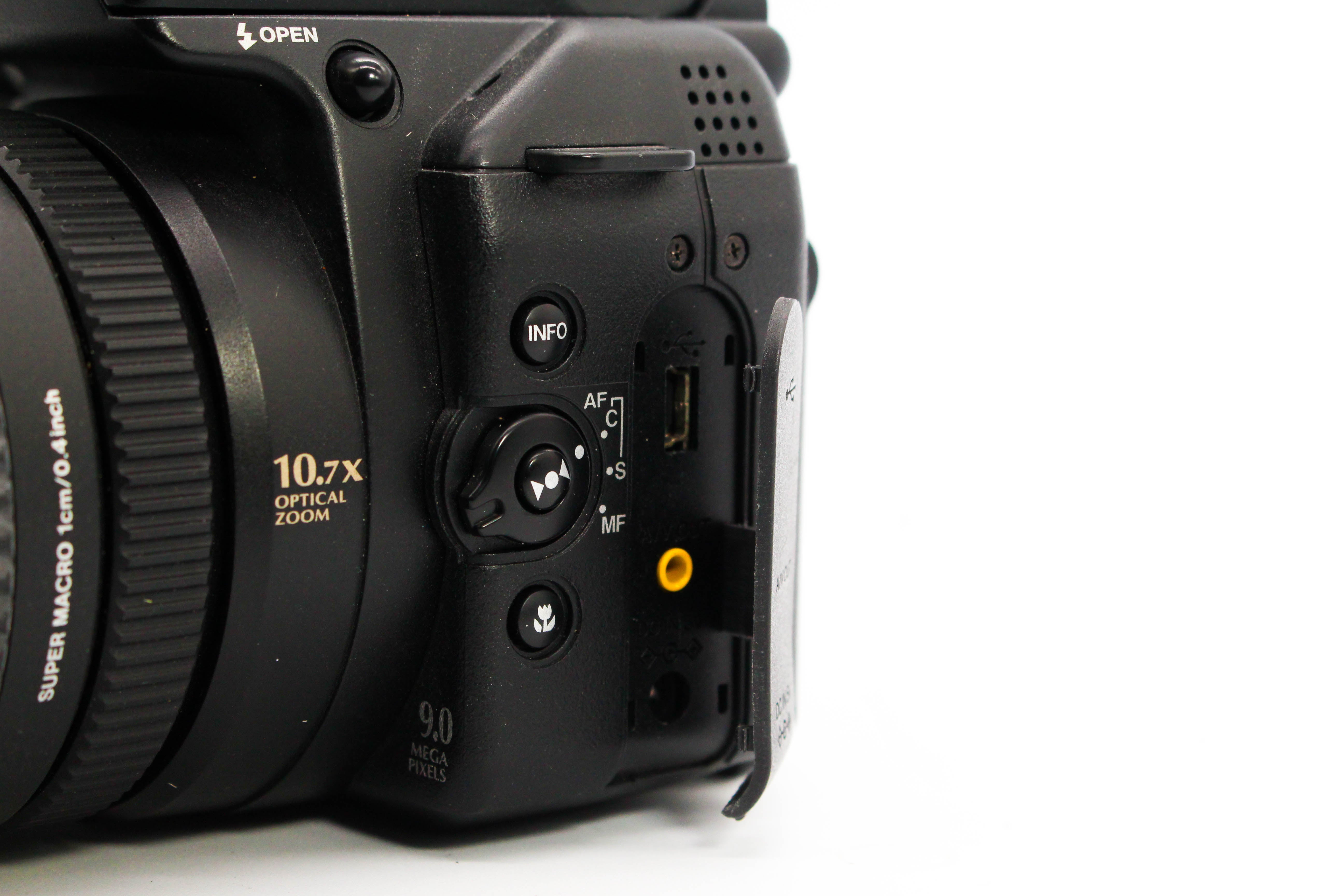 FujiFilm FinePix S9600 CF Card xD Picture Card Digital Retro Photo Video Camera Digicam - Tested Bundle Excellent