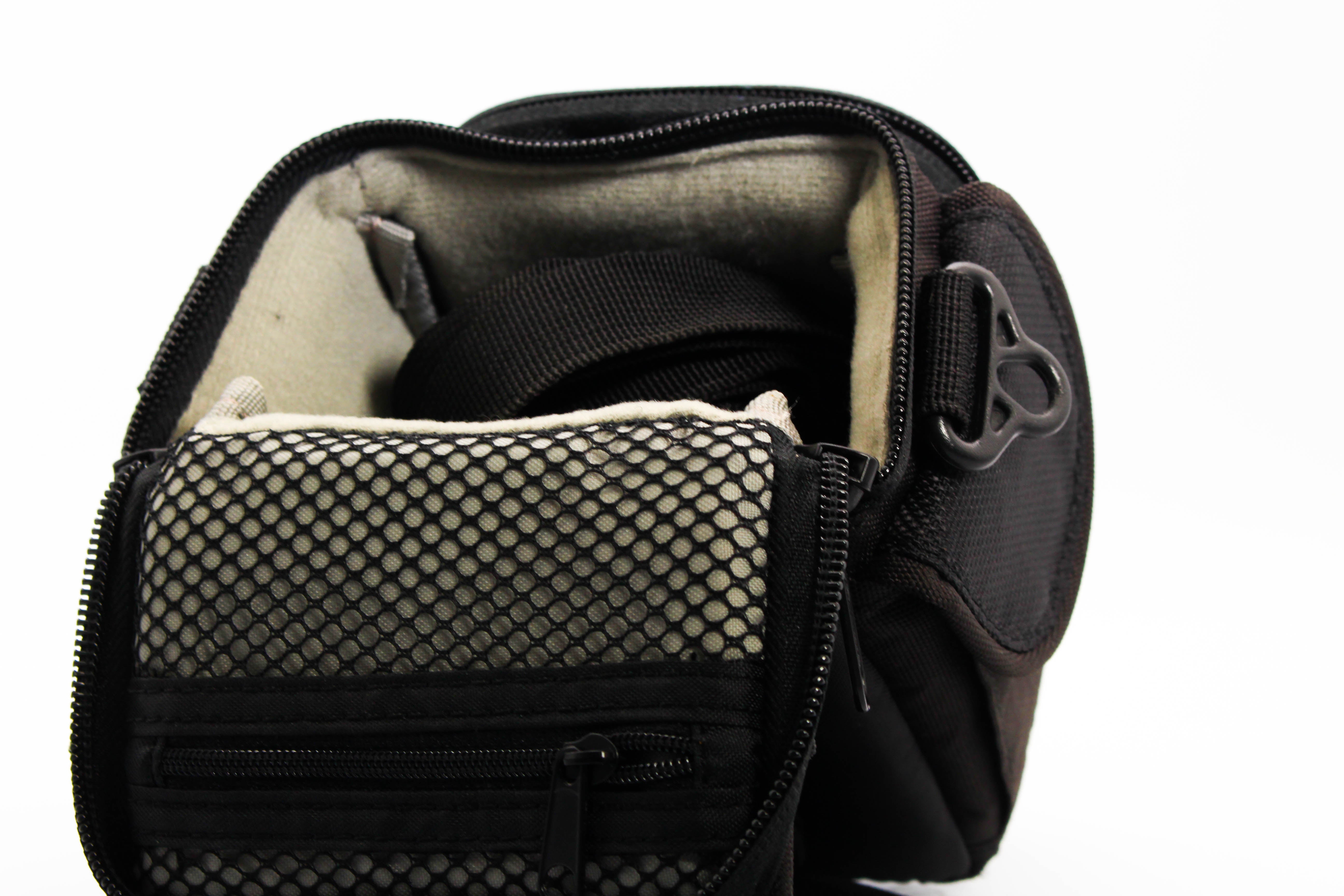 Lowepro Edit 100 Small Camera Carry Pouch Bag For Digicam Compact Cameras Black - Excellent