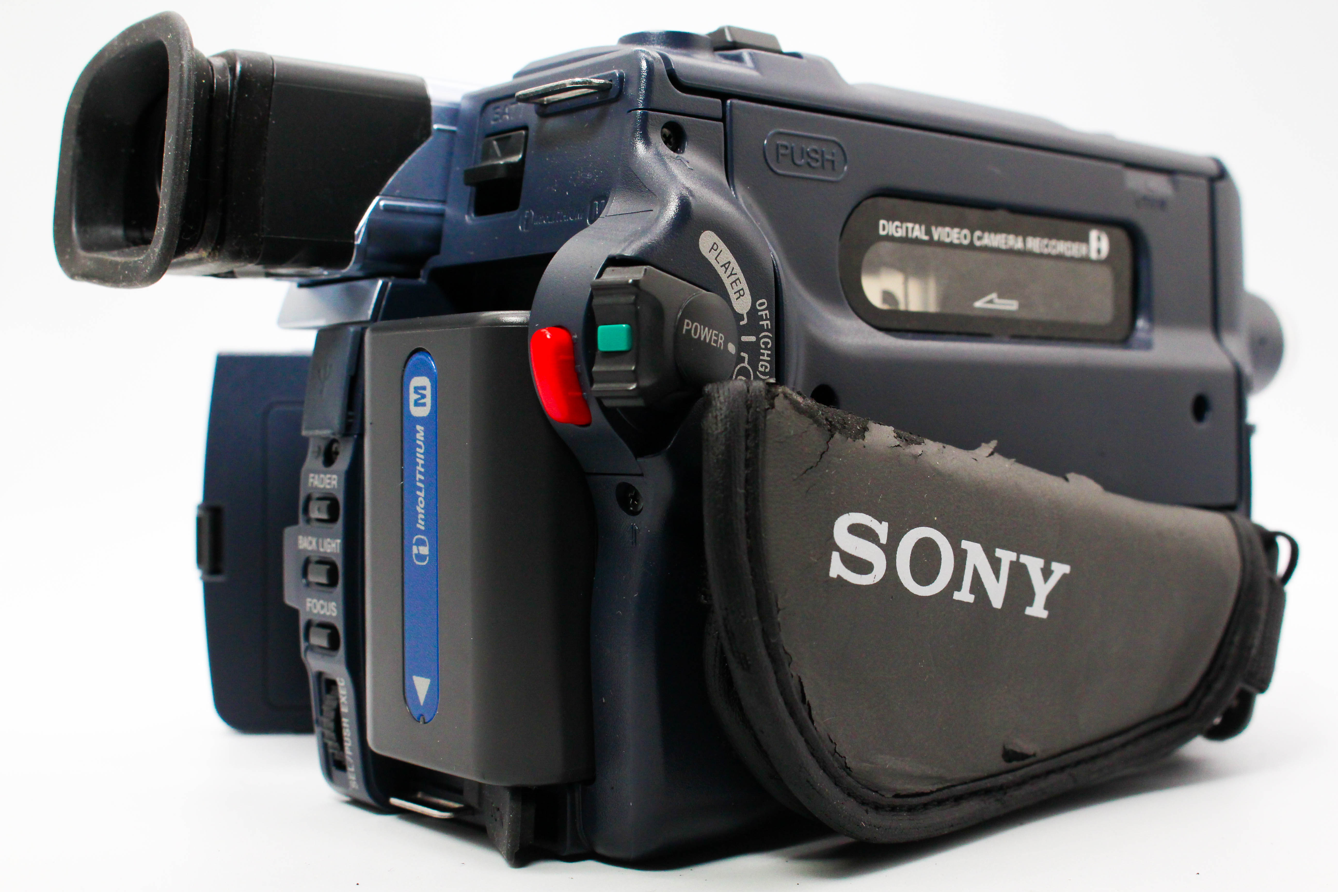 Sony DCR-TRV140E Digital8 8mm Digital Video Handycam Camcorder Camera - Tested Bundle Good