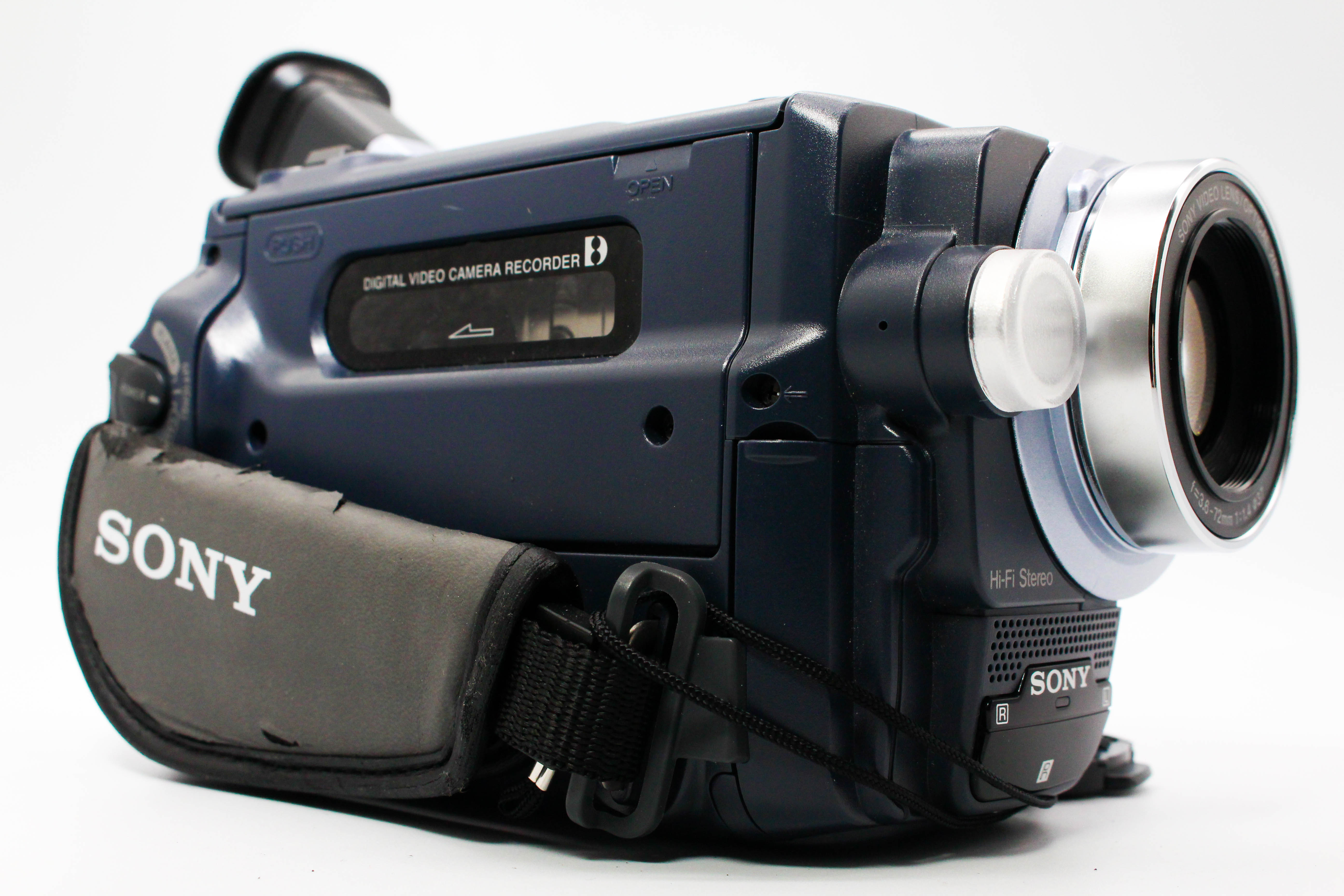 Sony DCR-TRV140E Digital8 8mm Digital Video Handycam Camcorder Camera - Tested Bundle Good
