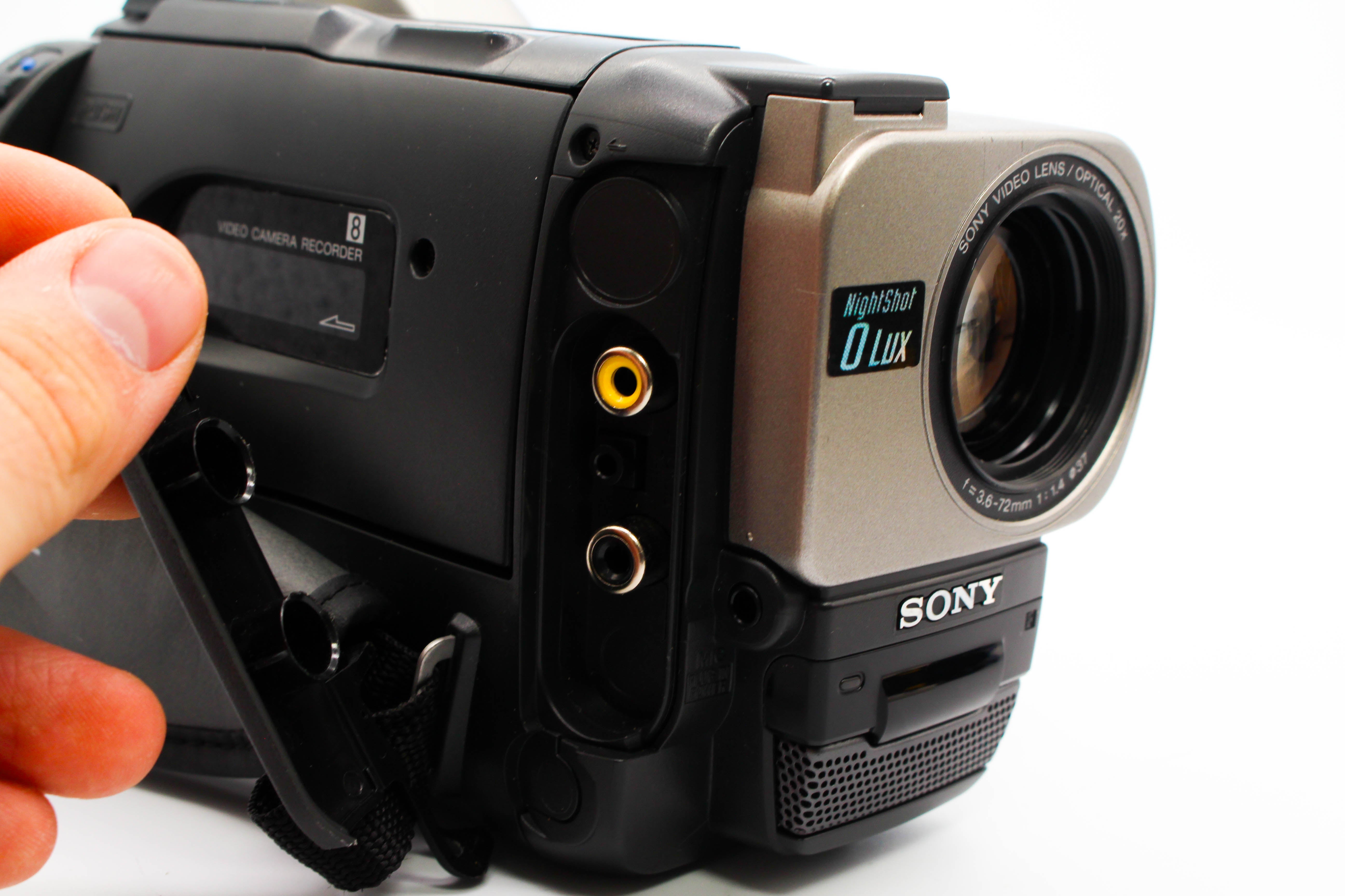 Sony CCD-TR427E Video8 XR 8mm Handycam Video Camcorder Camera - Tested Bundle Excellent