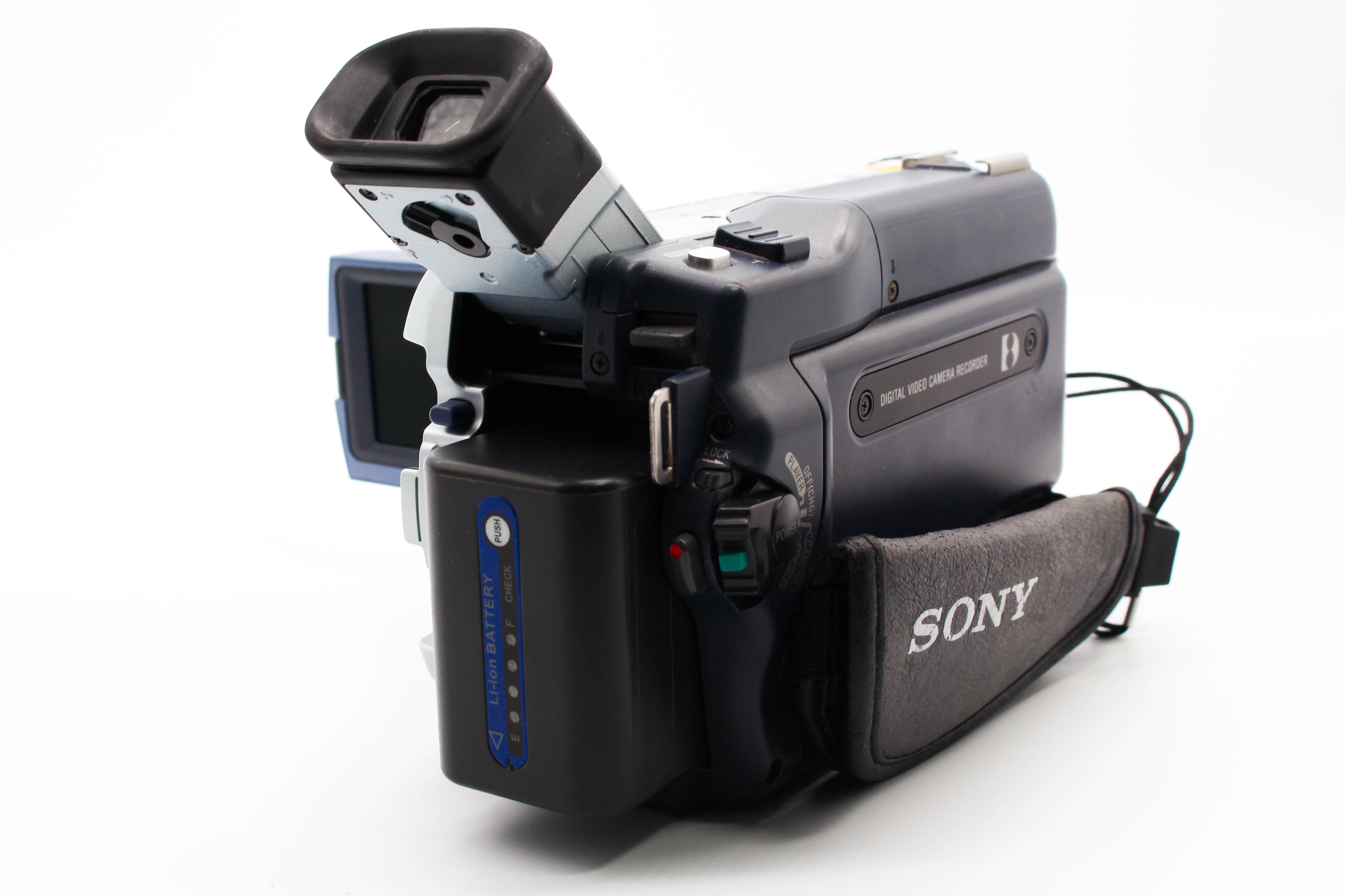 Sony DCR-TRV325E Digital8 Hi8 Video8 8mm Handycam Digital Video Camcorder - Tested Bundle