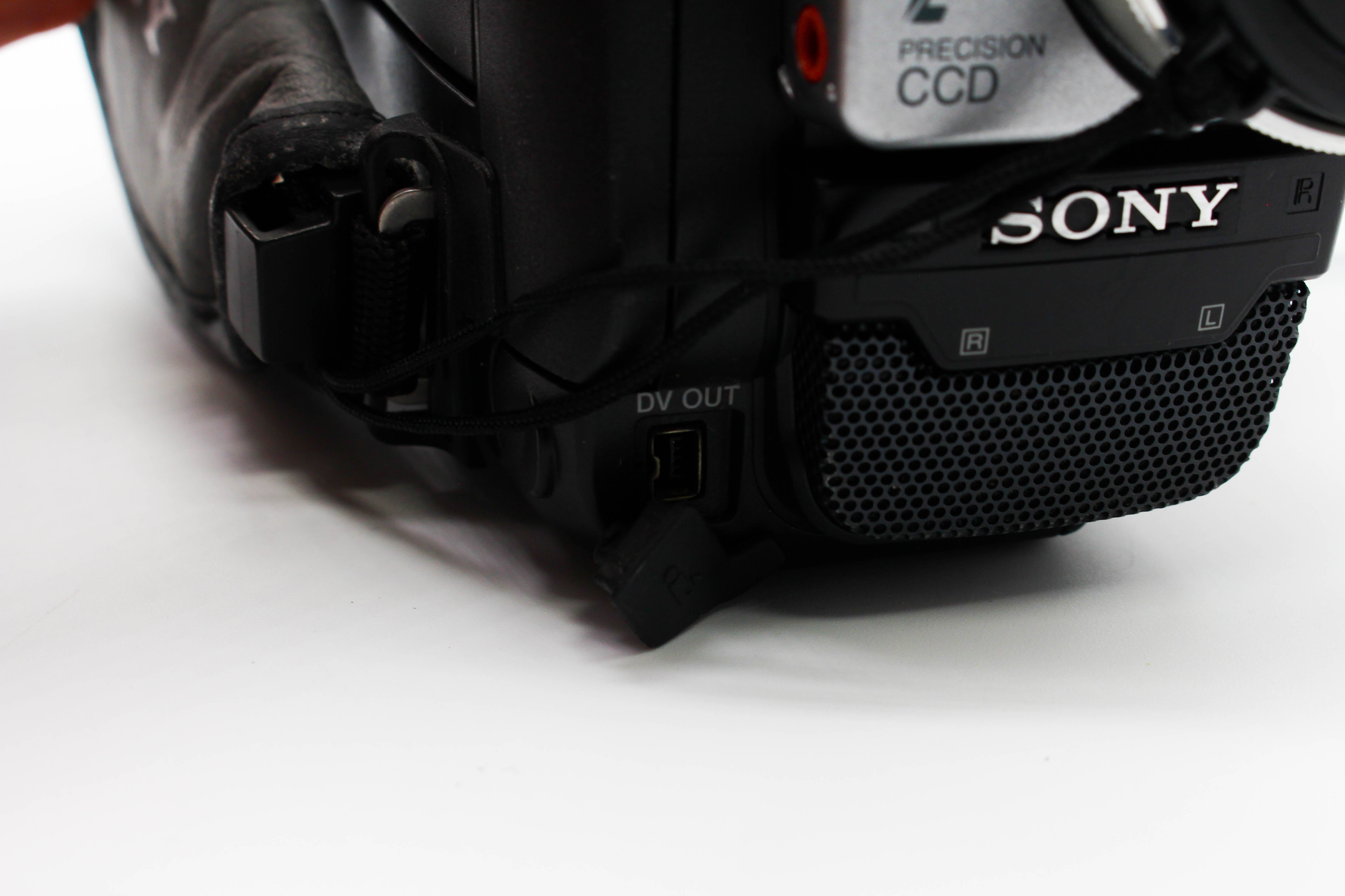 Sony DCR-TRV110E Digital8 8mm Handycam Digital Video Camcorder - Tested Bundle