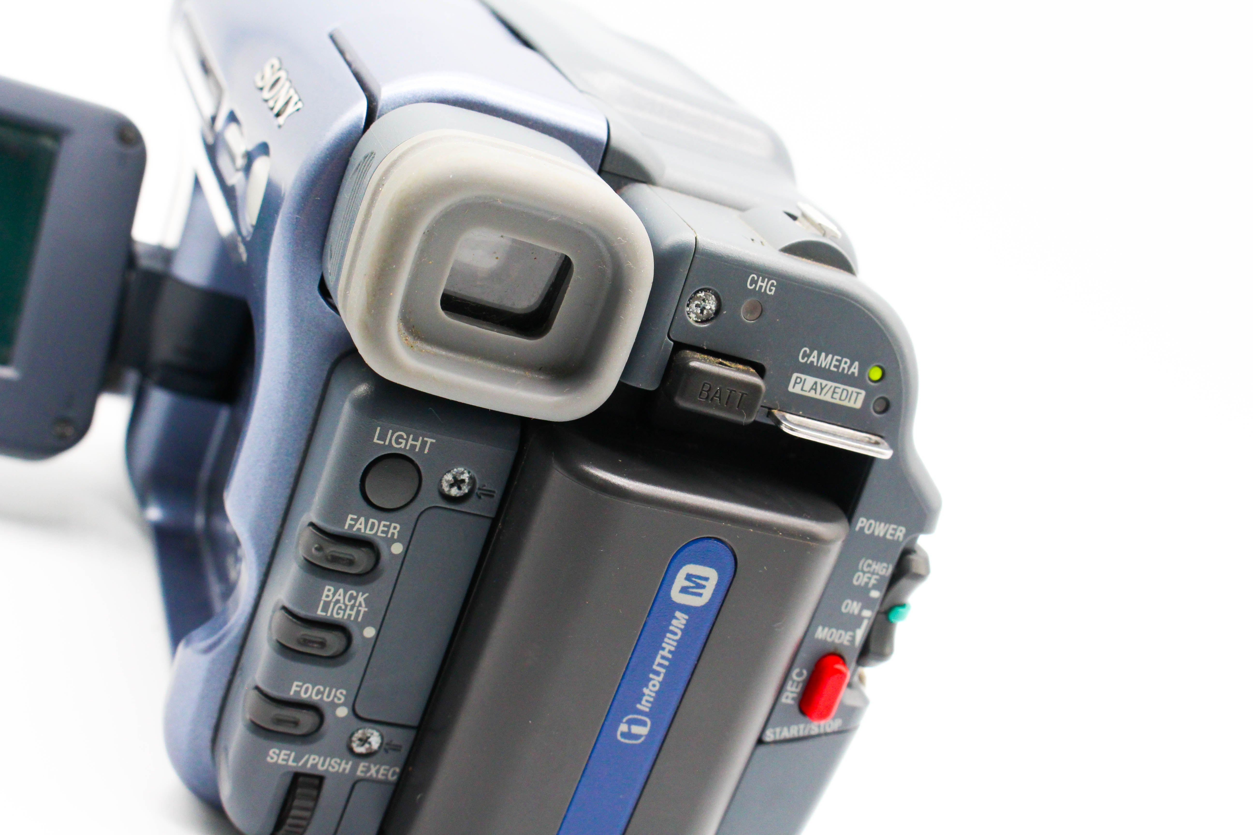 Sony CCD-TRV228E Hi8 Analog Camcorder Handycam Video Camera - Tested Bundle