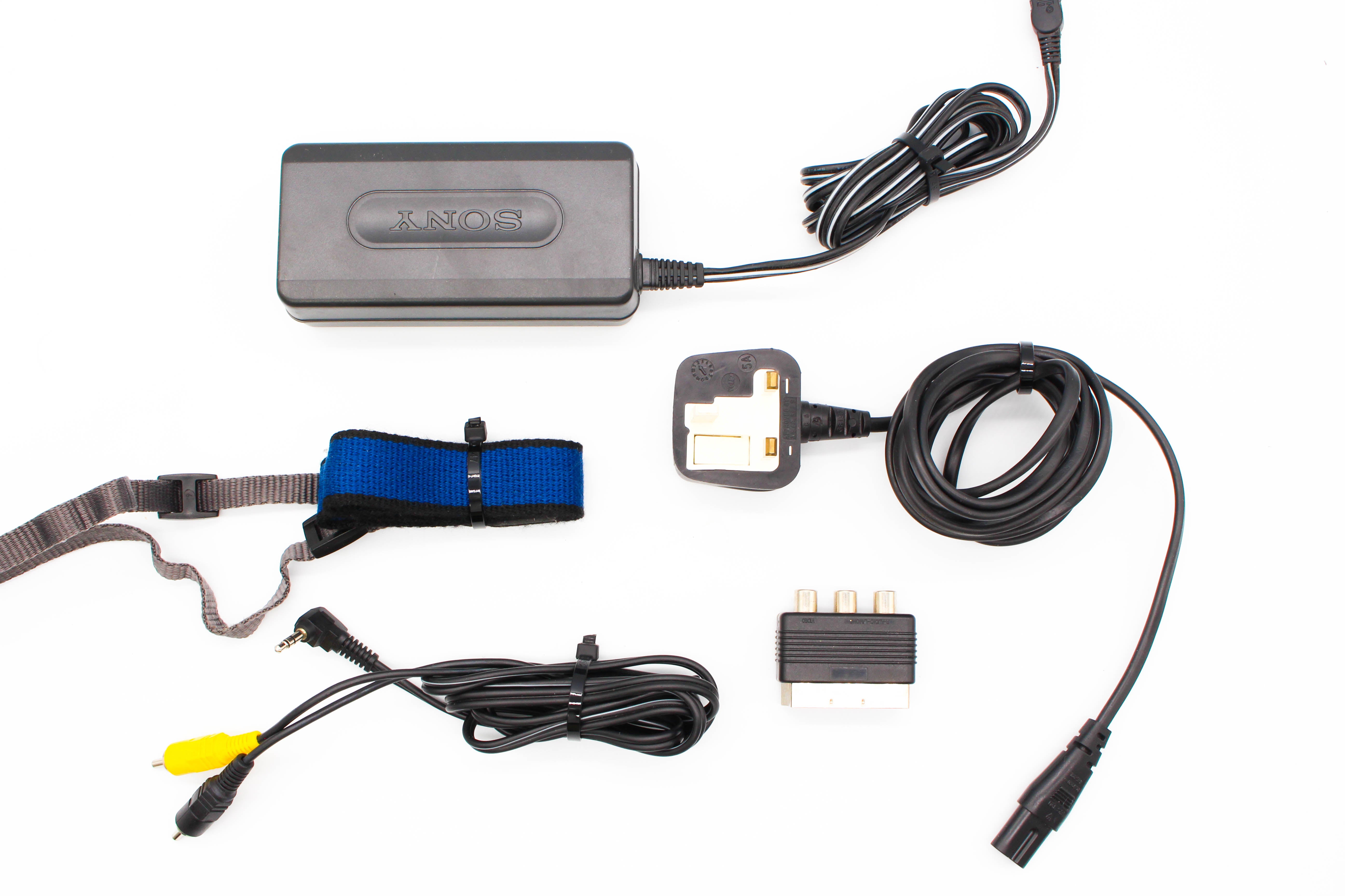 Sony CCD-TR718E Hi8 Analog Camcorder Handycam Video Camera - Tested Bundle Excellent