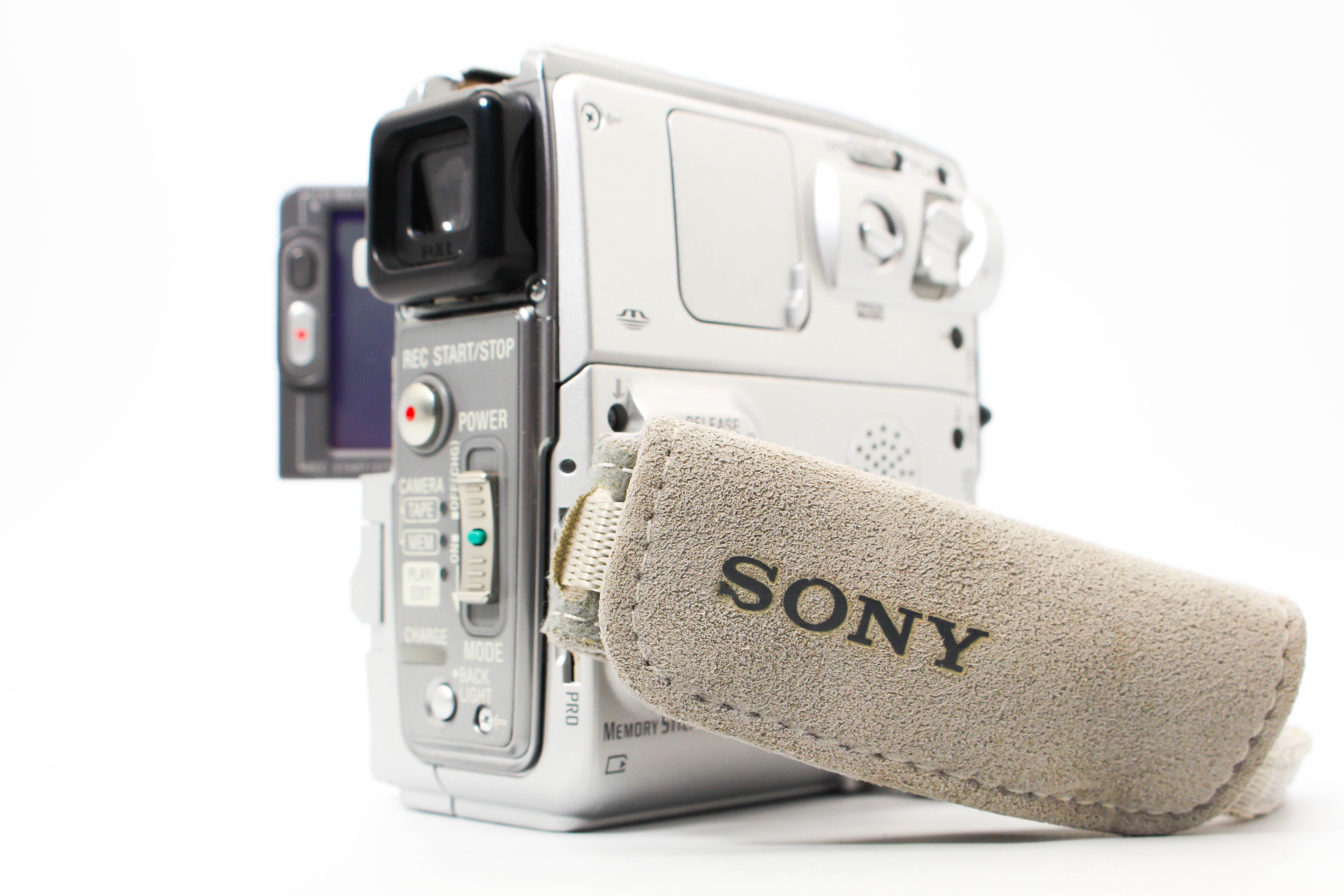 Sony DCR-PC109E MiniDV Digital Tape Video Camera Camcorder
