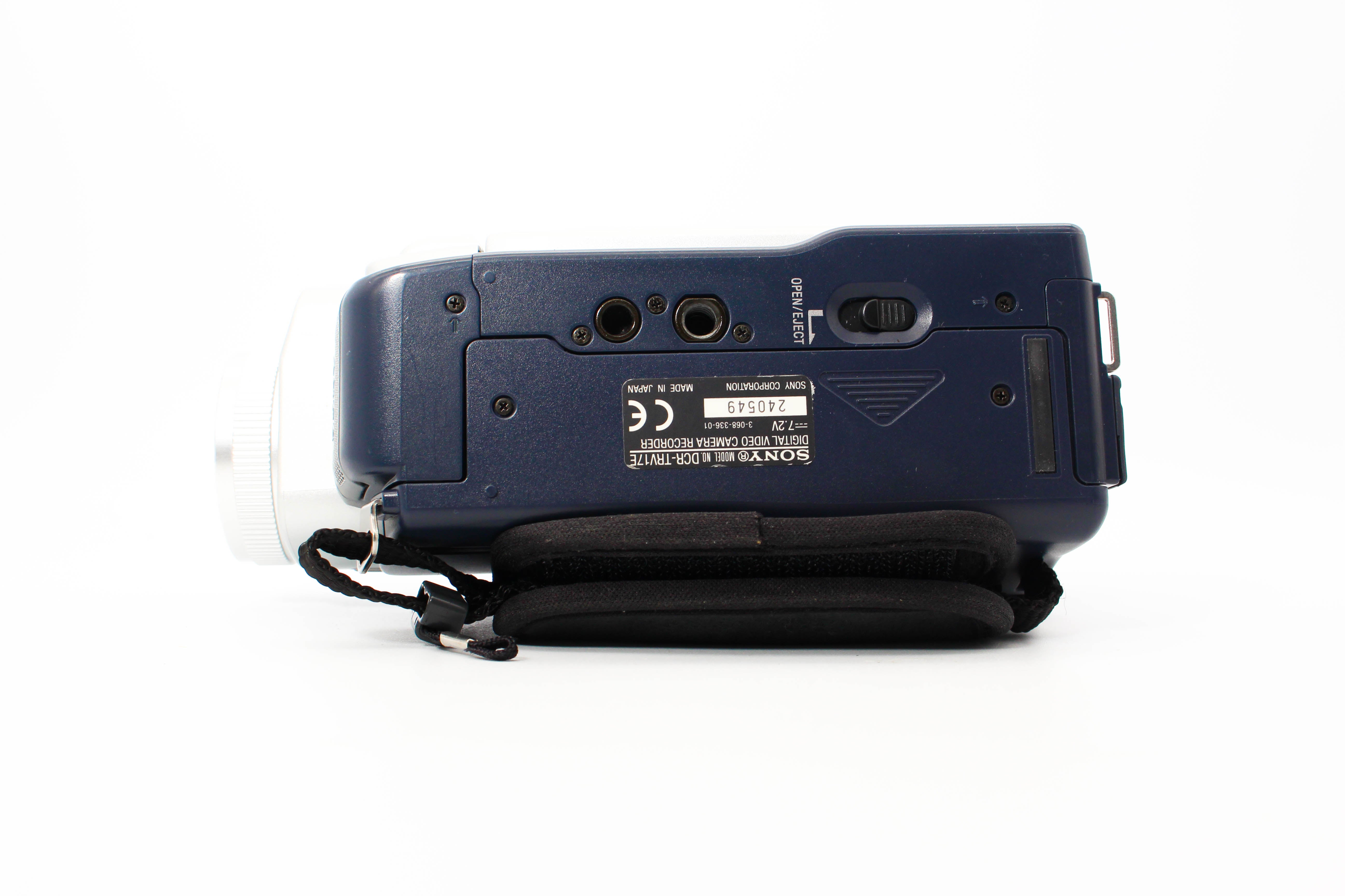 Sony DCR-TRV17E Handycam MiniDV Tape Digital Video Camera Camcorder - Tested Bundle Excellent