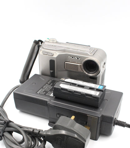 Sony DCR-SC100E MiniDV Digital Video Camcorder Camera